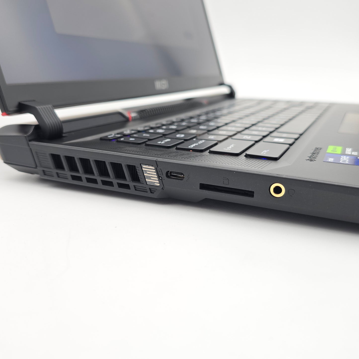 MSI Raider 17", RTX 4090, Intel i9-13950HX, 64GB DDR5, 2TB NVMe SSD, 17" QHD+ 240Hz, Windows Gaming Laptop