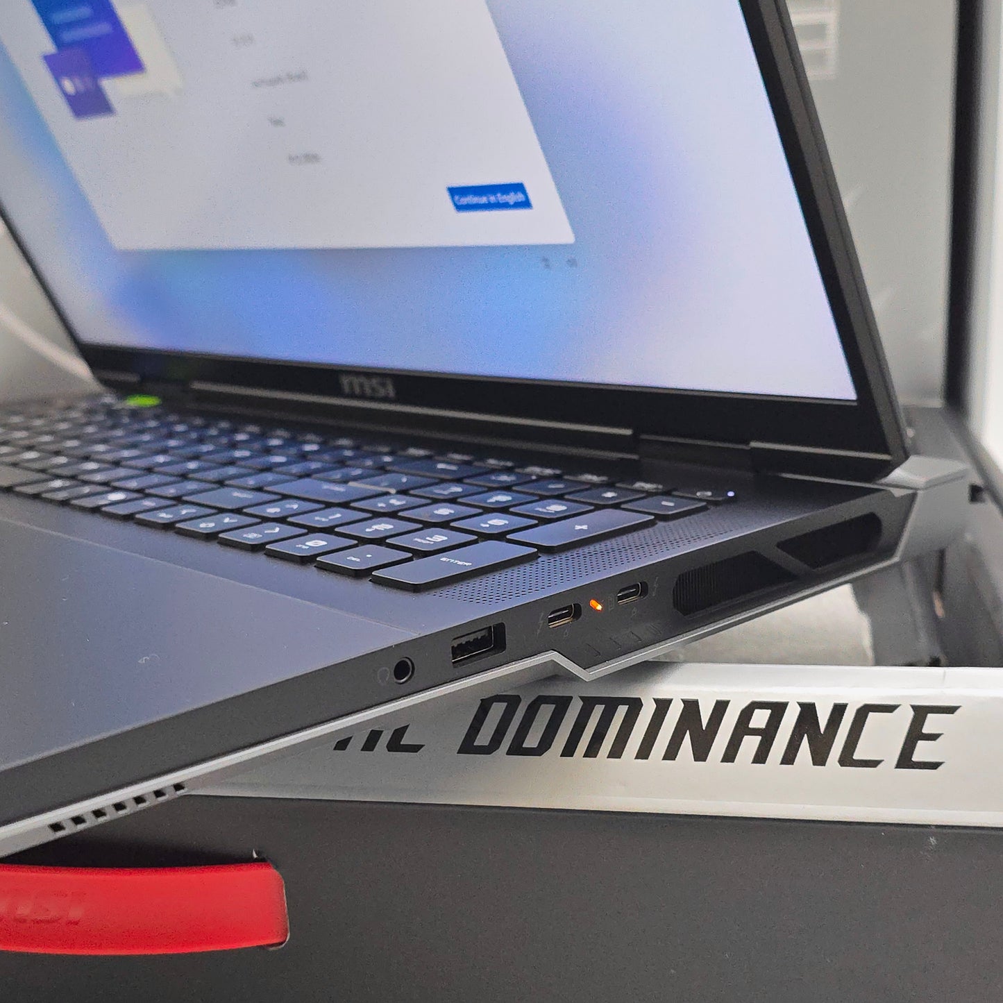 MSI Titan 18 HX AI, RTX 5090, Intel Ultra 9 285HX, 64GB RAM, 6TB NVMe, UHD+ MiniLED 120Hz Gaming Laptop