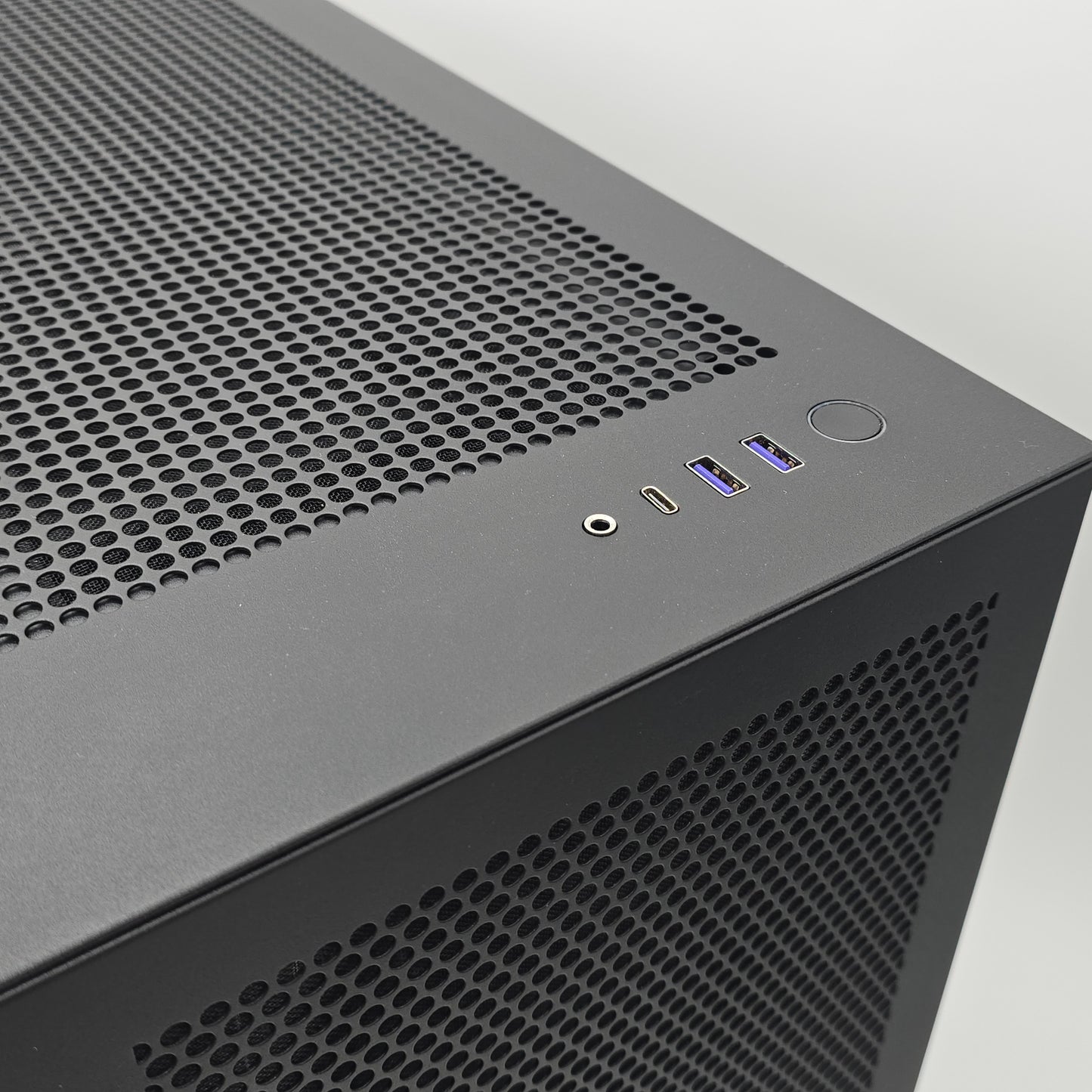 RTX 5070 Ti, Ryzen 7 9700X, 32GB DDR5, 2TB NVMe, Custom NZXT Prebuilt Gaming PC