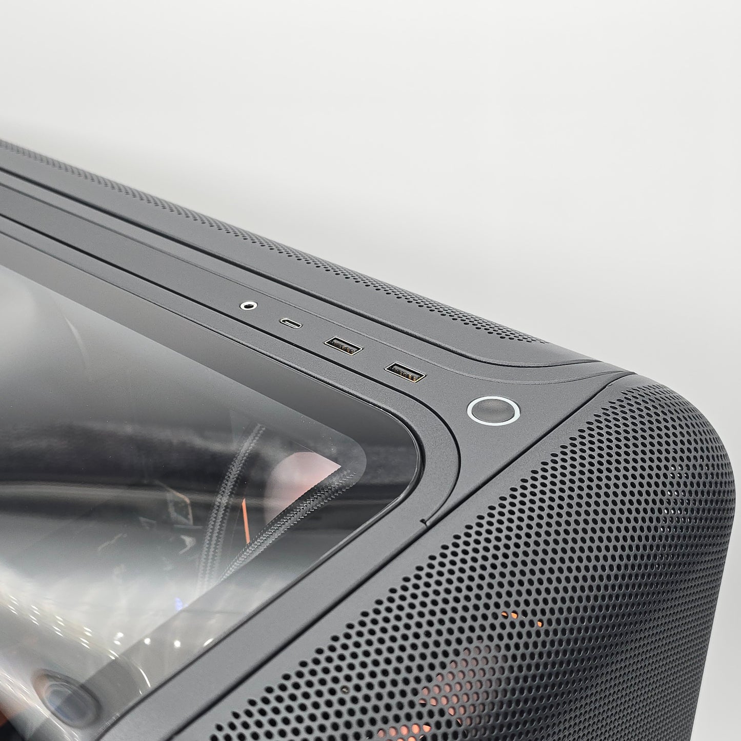 RTX 5090, Intel Ultra 9 285K, 8TB SSD, 48GB 8800MHz RAM, Custom Liquid Cooled Hyte X50 Gaming PC