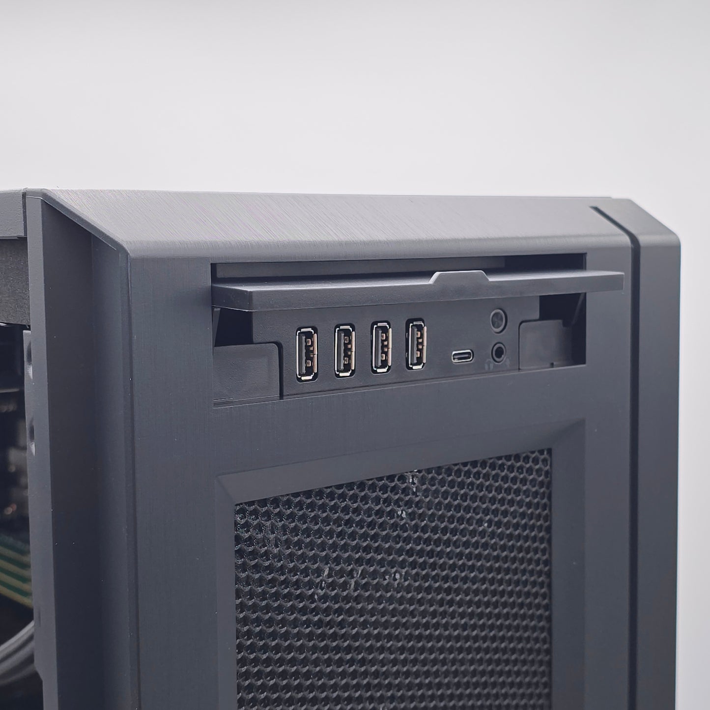 4x RTX PRO 6000 Blackwell 96GB Max-Q, Threadripper Pro 9995WX 96-Core, 512GB DDR5, 32TB Gen 5 NVMe, Custom High End Workstation PC for AI, LLM, ML