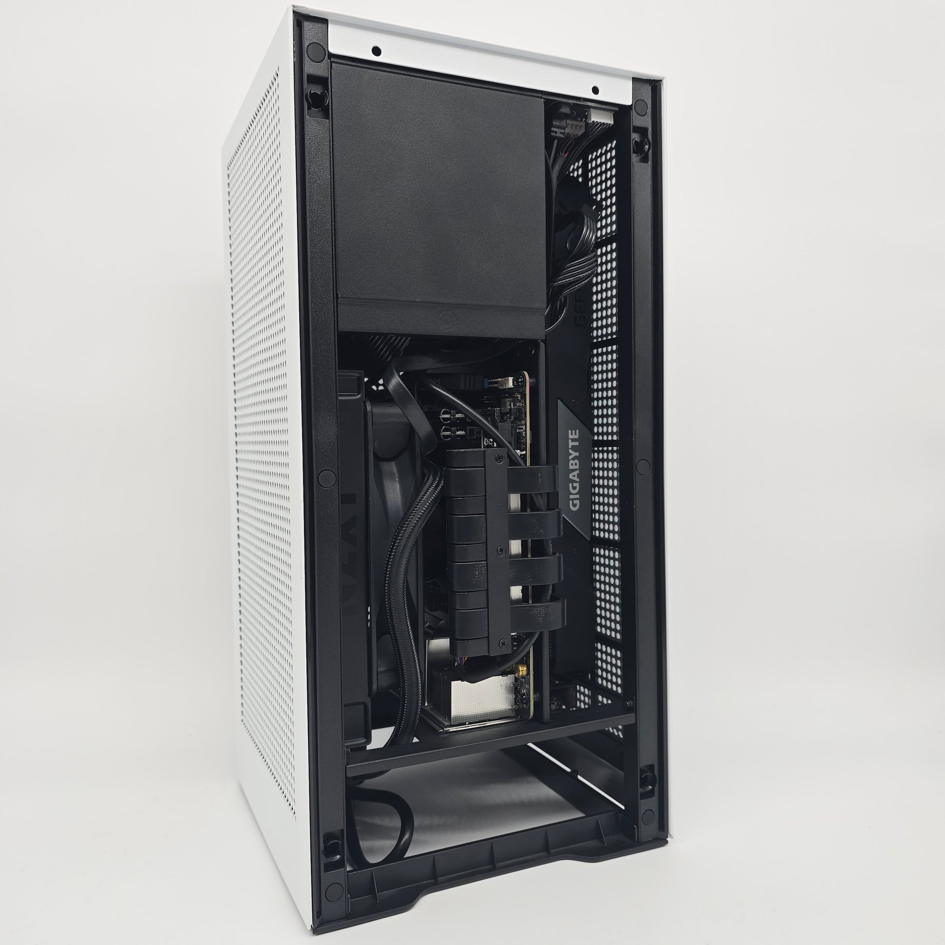 NZXT H1, RTX 2070 Super, Intel i9-9900K, 2TB, Mini-ITX Liquid