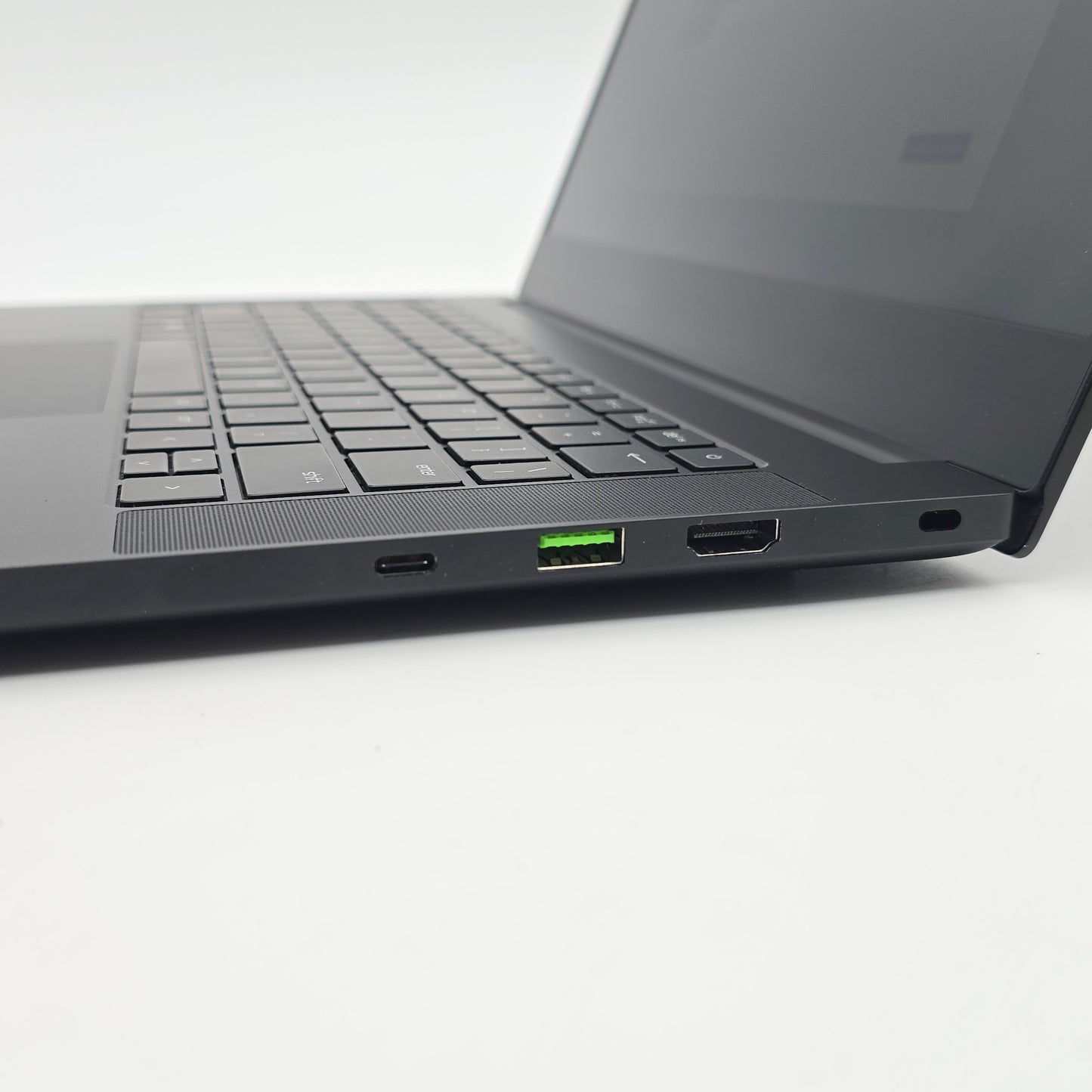 Razer Blade 14, RTX 3070, AMD Ryzen 9 5900HX, 16GB DDR4, 1TB NVMe, 14" 1440p 165Hz, Windows Gaming Laptop