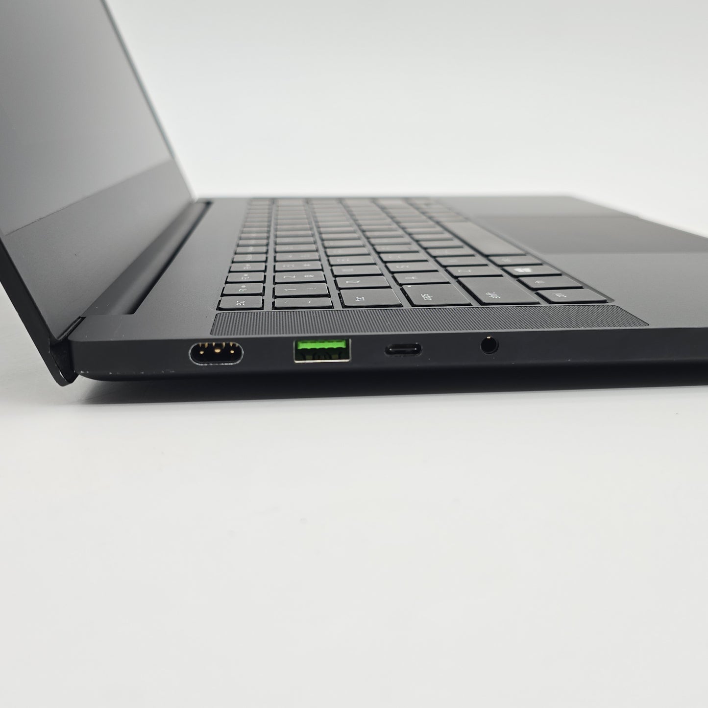Razer Blade 14, RTX 3070, AMD Ryzen 9 5900HX, 16GB DDR4, 1TB NVMe, 14" 1440p 165Hz, Windows Gaming Laptop