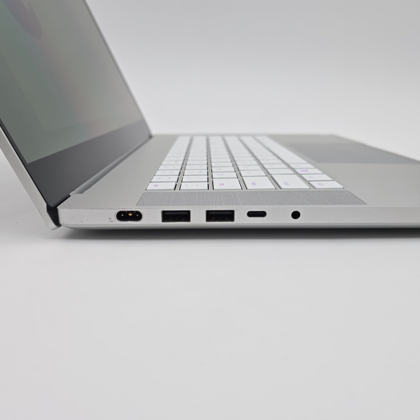 Razer Blade 15" Studio (2020), RTX 5000 NVIDIA Quadro, Intel Core i5-10875H, 32GB DDR4, 1TB NVMe, 15" 4K 60Hz Windows Workstation Laptop
