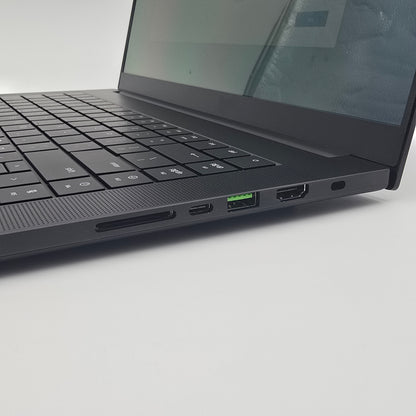 Razer Blade 16 OLED, NVIDIA RTX 5060, AMD Ryzen AI 9 365, 16GB DDR5, 3TB NVME, QHD+ 240Hz, Gaming Laptop