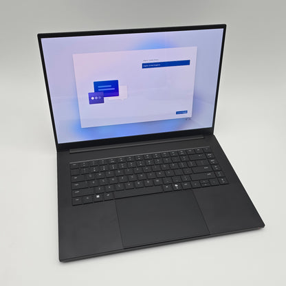 Razer Blade 16 OLED, NVIDIA RTX 5090, AMD Ryzen AI 9 HX370, 32GB DDR5, 2TB NVMe, QHD+ 240Hz, Gaming Laptop