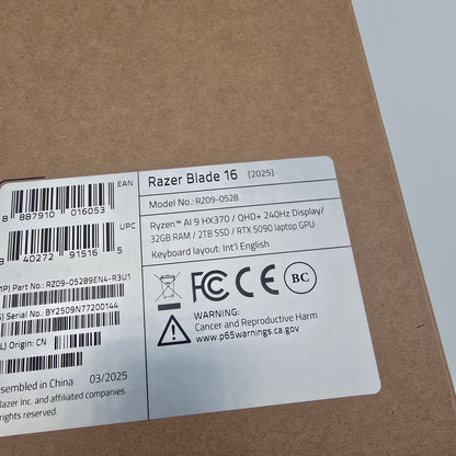 Razer Blade 16 OLED, NVIDIA RTX 5090, AMD Ryzen AI 9 HX370, 32GB DDR5, 2TB NVMe, QHD+ 240Hz, Gaming Laptop