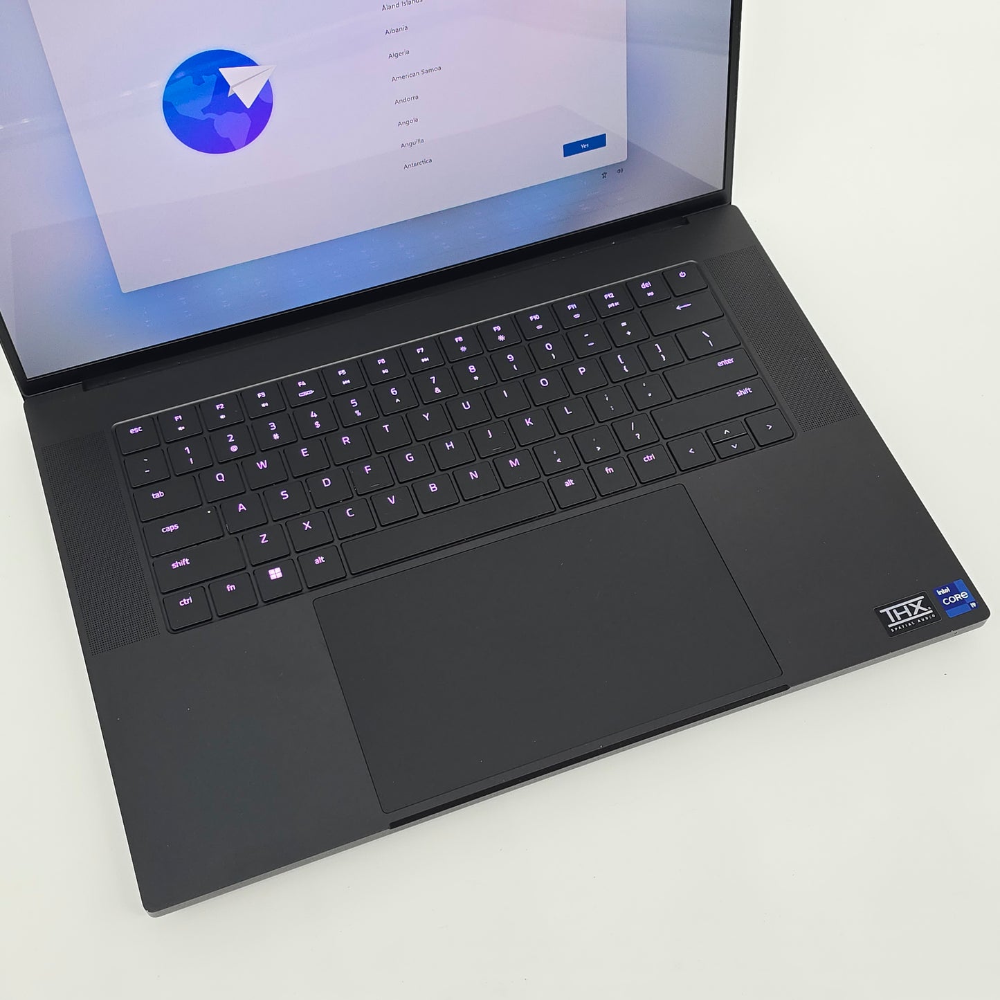 Razer Blade 16 OLED, NVIDIA RTX 4090, Intel Core i9-14900HX, 240Hz QHD+, 32GB DDR5 Gaming Laptop