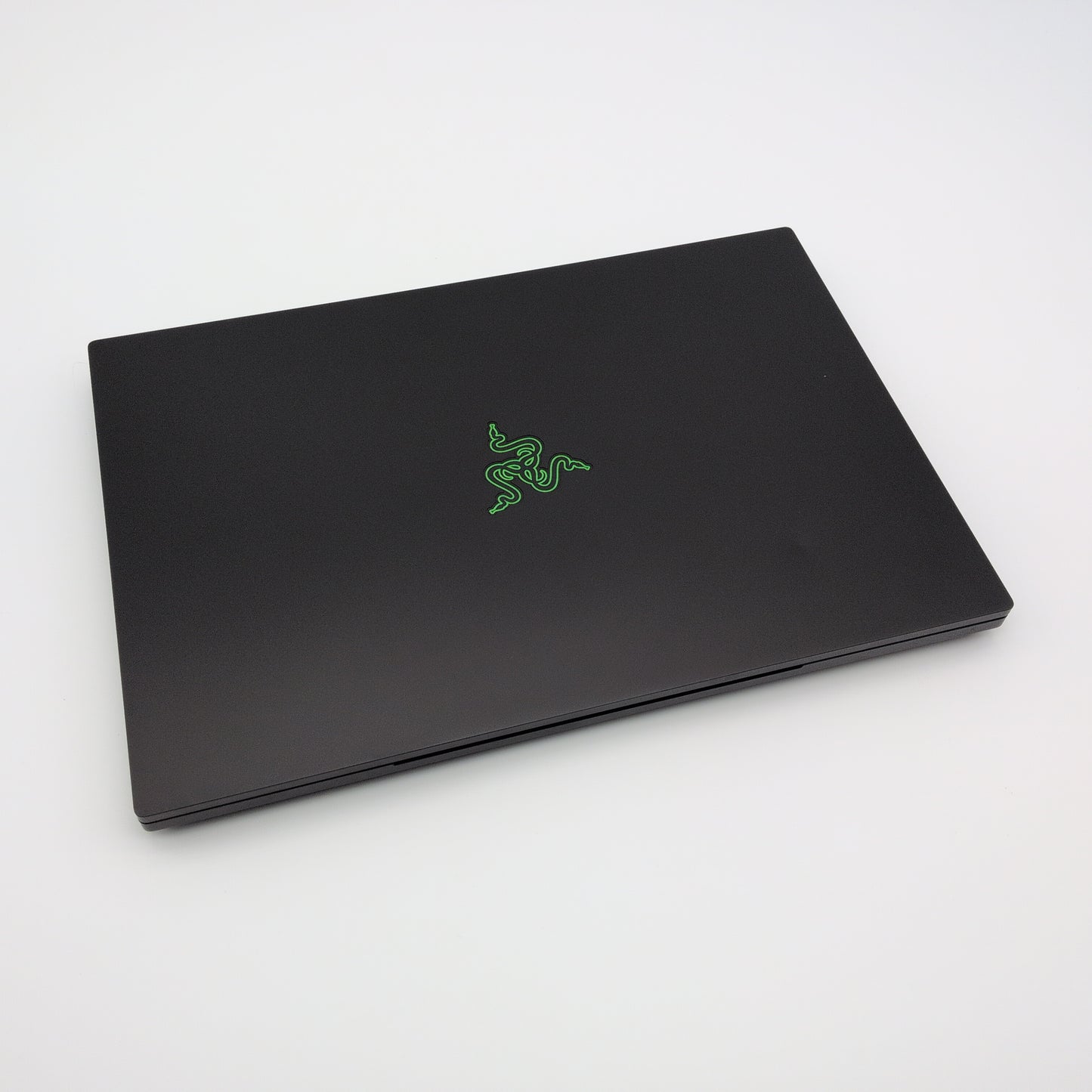 Razer Blade 16, NVIDIA RTX 4090, Intel Core i9-13950HX, 120Hz QHD+, 32GB DDR5 Gaming Laptop
