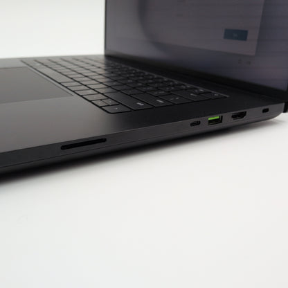 Razer Blade 16, NVIDIA RTX 4090, Intel Core i9-13950HX, 120Hz QHD+, 32GB DDR5 Gaming Laptop