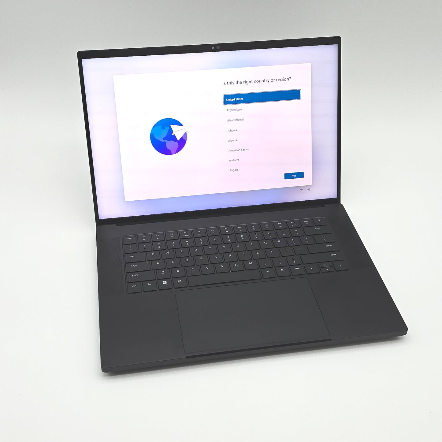 Razer Blade 16, NVIDIA RTX 4090, Intel Core i9-13950HX, 120Hz QHD+, 32GB DDR5 Gaming Laptop