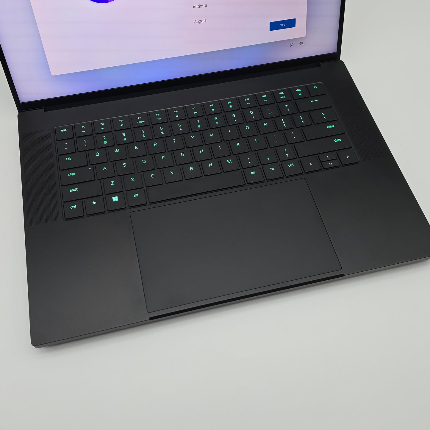 Razer Blade 16, NVIDIA RTX 4090, Intel Core i9-13950HX, 120Hz QHD+, 32GB DDR5 Gaming Laptop