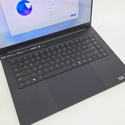 Razer Blade 16 OLED, NVIDIA RTX 5090, AMD Ryzen AI 9 HX370, 32GB RAM, QHD+ 240Hz, Gaming Laptop