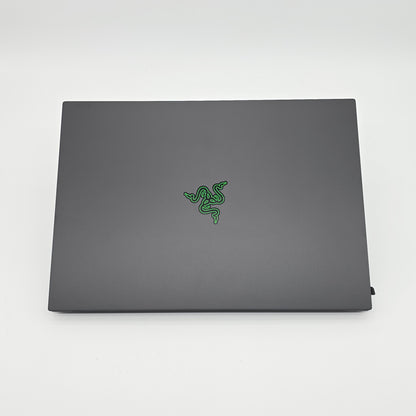 Razer Blade 16 OLED, NVIDIA RTX 5090, AMD Ryzen AI 9 HX370, 32GB RAM, QHD+ 240Hz, Gaming Laptop