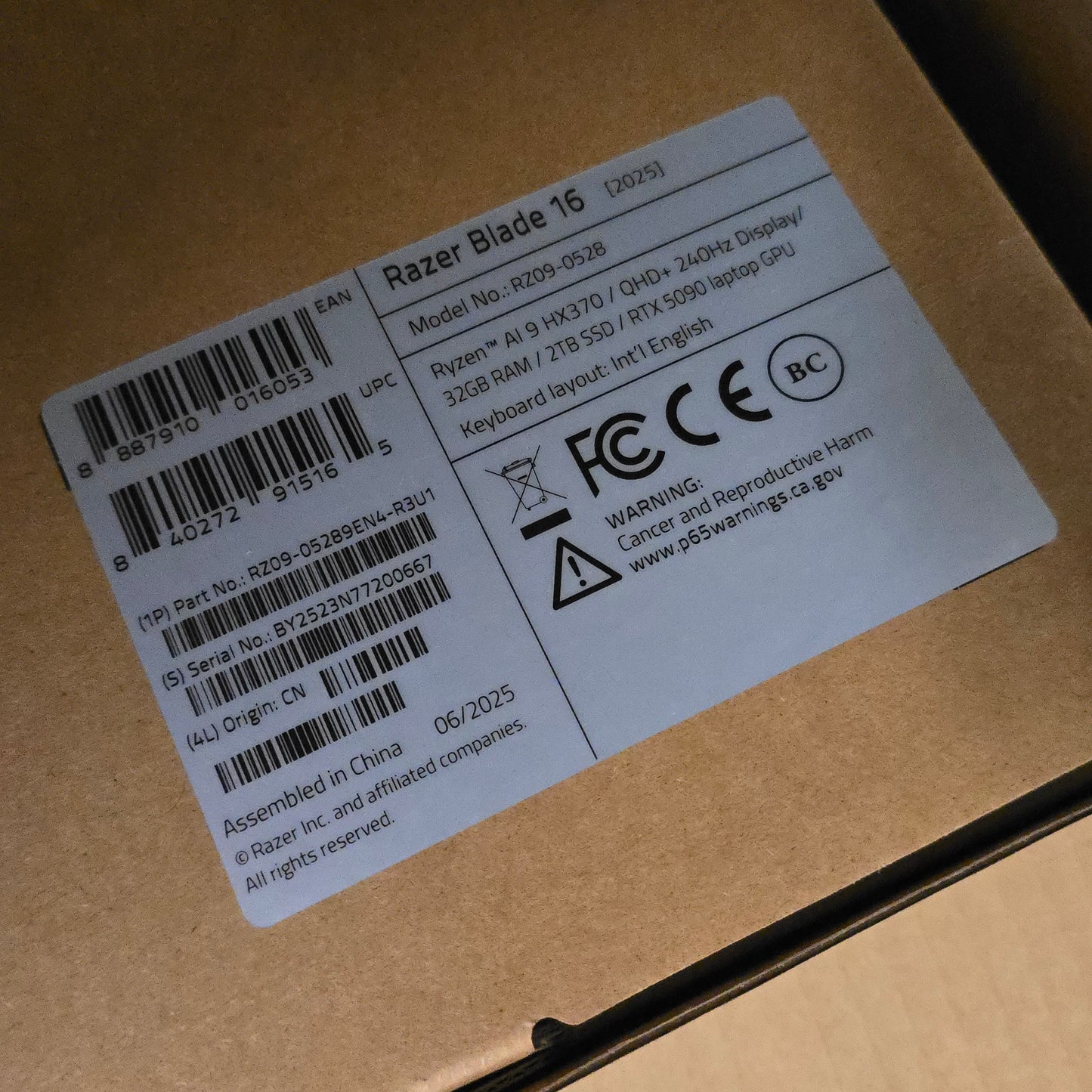 Razer Blade 16 OLED, NVIDIA RTX 5090, AMD Ryzen AI 9 HX370, 32GB RAM, QHD+ 240Hz, Gaming Laptop