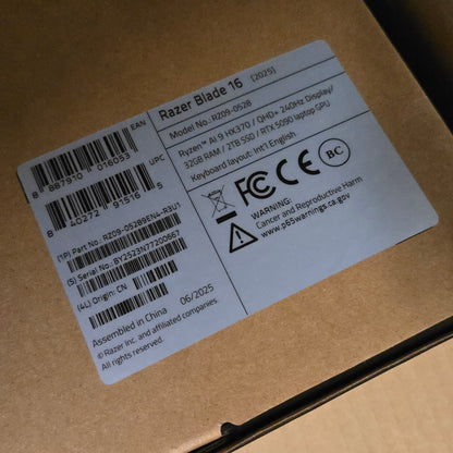 Razer Blade 16 OLED, NVIDIA RTX 5090, AMD Ryzen AI 9 HX370, 32GB RAM, QHD+ 240Hz, Gaming Laptop