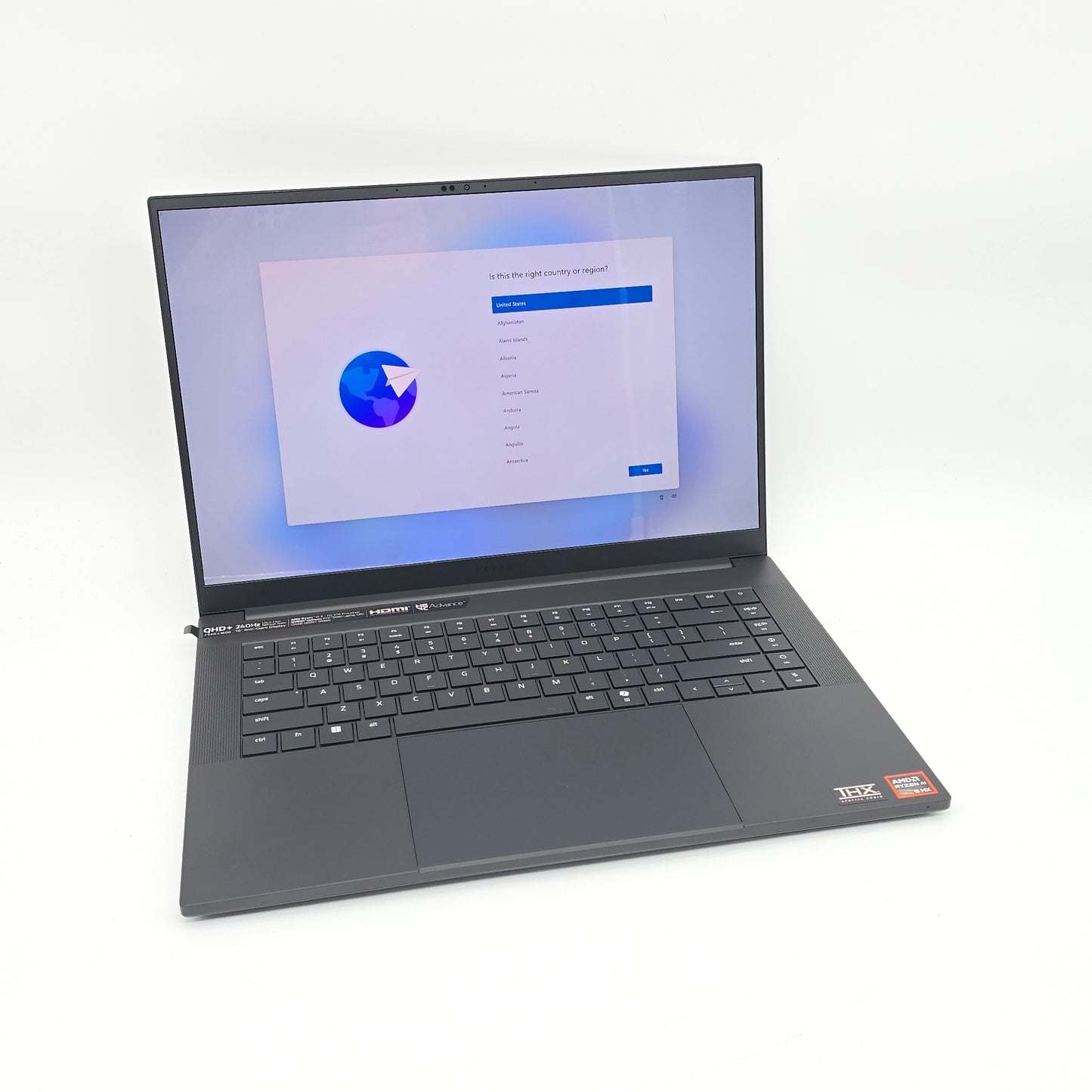 Razer Blade 16 OLED, NVIDIA RTX 5090, AMD Ryzen AI 9 HX370, 32GB RAM, QHD+ 240Hz, Gaming Laptop