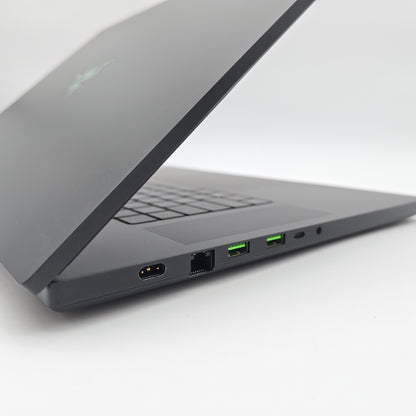 Razer Blade 18, RTX 4090, i9-13950HX, 32GB DDR5, 2TB NVMe, Like New Gaming Laptop