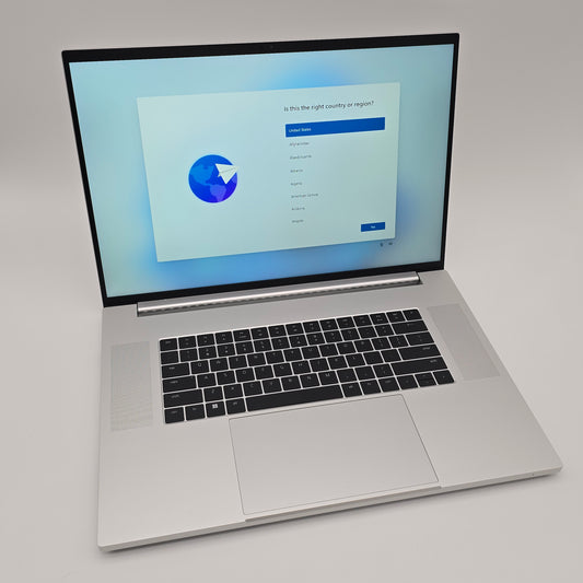 Razer Blade 18 Mercury White, NVIDIA RTX 4090, Intel i9-13950HX, 32GB DDR5, 2TB Storage, 18" QHD+ 240Hz LCD Gaming Laptop