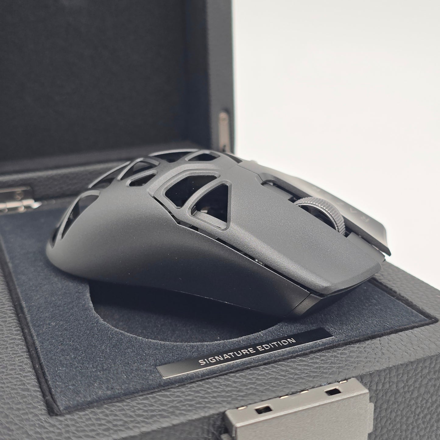 Razer Viper Mini Signature Edition Black with X-Raypad Jade Dot Skates