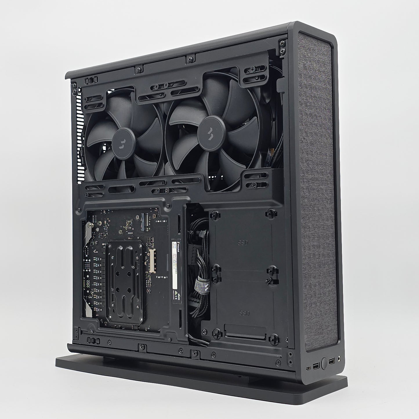 RTX 4080 Super, Ryzen 7 9700X, 32GB DDR5, Fractal Design Ridge Custom Mini-ITX Gaming PC