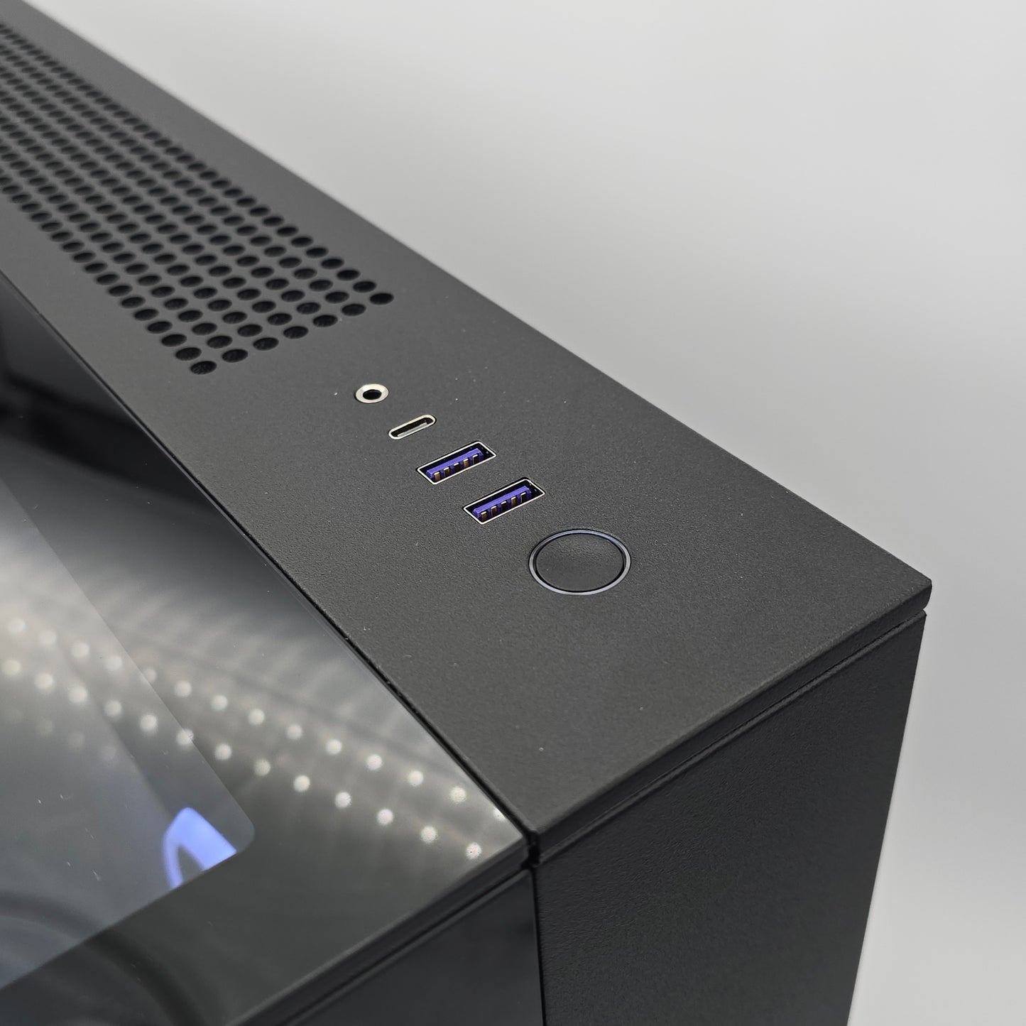 RTX 4090, Intel i9-14900KF, 64GB DDR5, 2TB NVMe, Custom NZXT Liquid Cooled Gaming PC