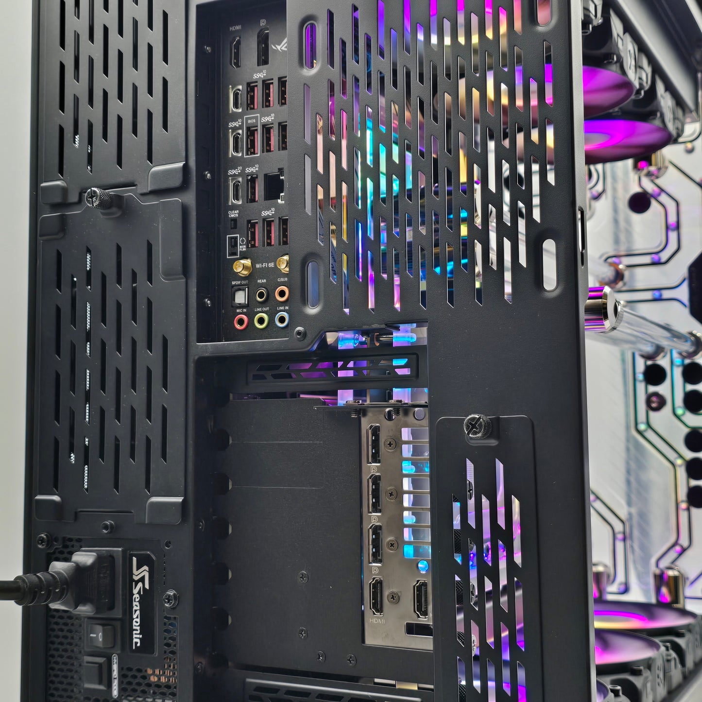 RTX 4090, Ryzen 9950X3D, 96GB DDR5, 4TB NVMe, Custom Liquid Cooled EK Gaming PC