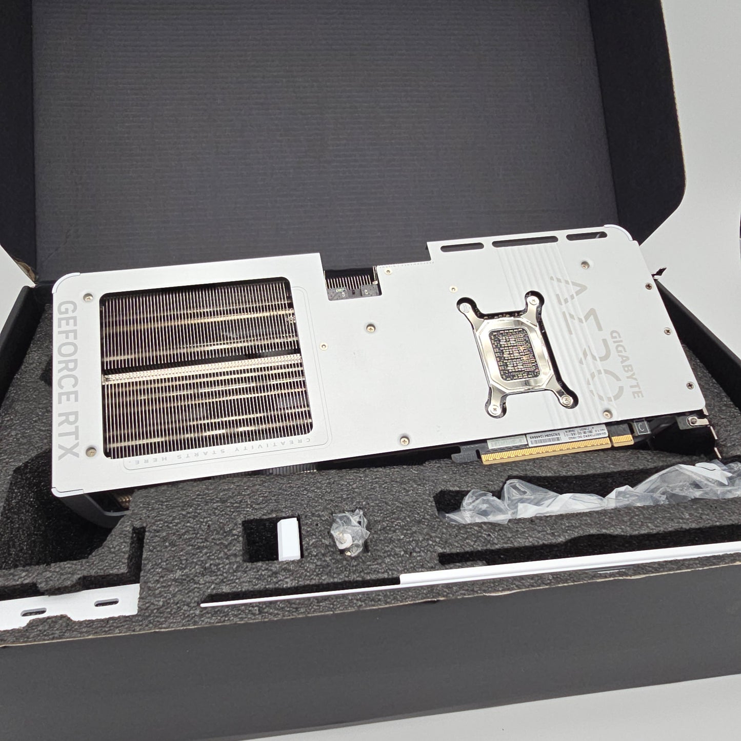 RTX 5070 Ti Gigabyte AERO OC White 16GB, NVIDIA Gaming Graphics Card GPU