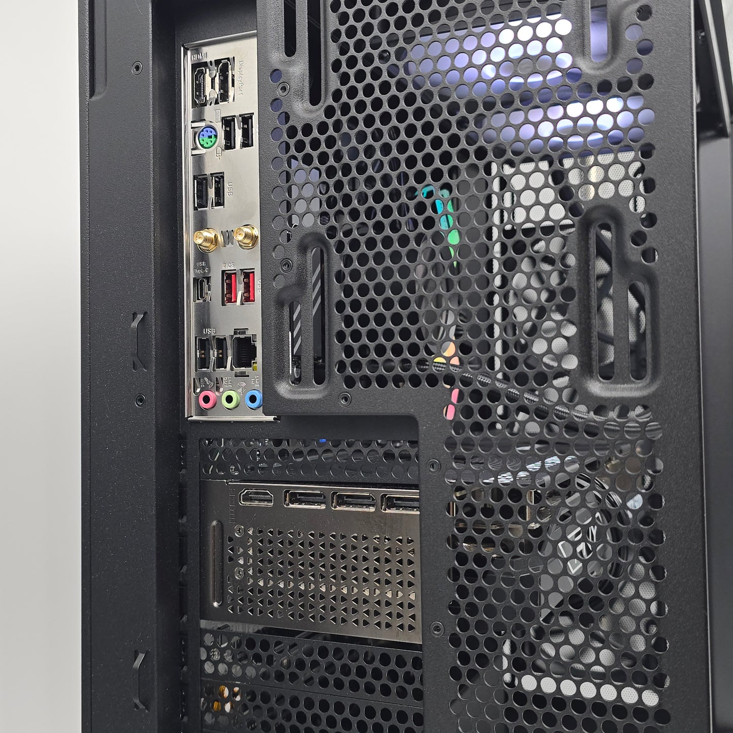 RTX 5070 Ti, Ryzen 7 9700X, 32GB DDR5, 2TB NVMe, Custom NZXT Prebuilt Gaming PC