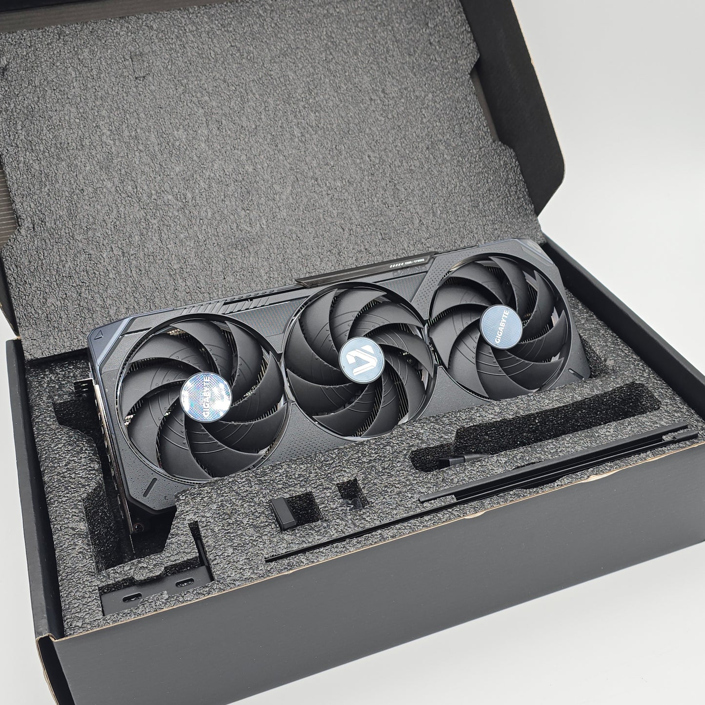 RTX 5080 Gigabyte Gaming OC 16GB, NVIDIA Gaming Graphics Card GPU