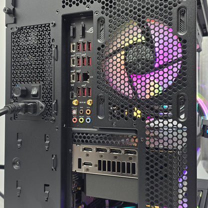 RTX 5080 ASUS ROG ASTRAL, Ryzen 9 9950X3D, 2TB NVMe, 32GB DDR5, Custom Gaming PC