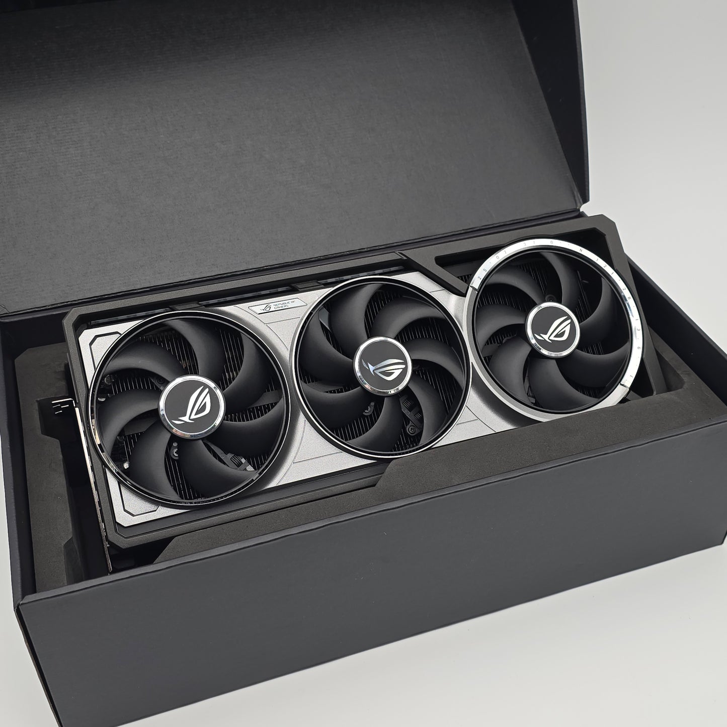 RTX 5090 ASUS ROG ASTRAL OC 32GB, NVIDIA Gaming Graphics Card GPU