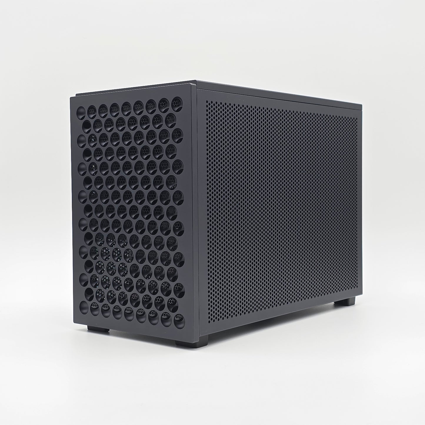 RTX 5090, Ryzen 7 9800X3D,  4TB NVMe, 32GB DDR5, Custom Mini-ITX McPrue Apollo Gaming PC