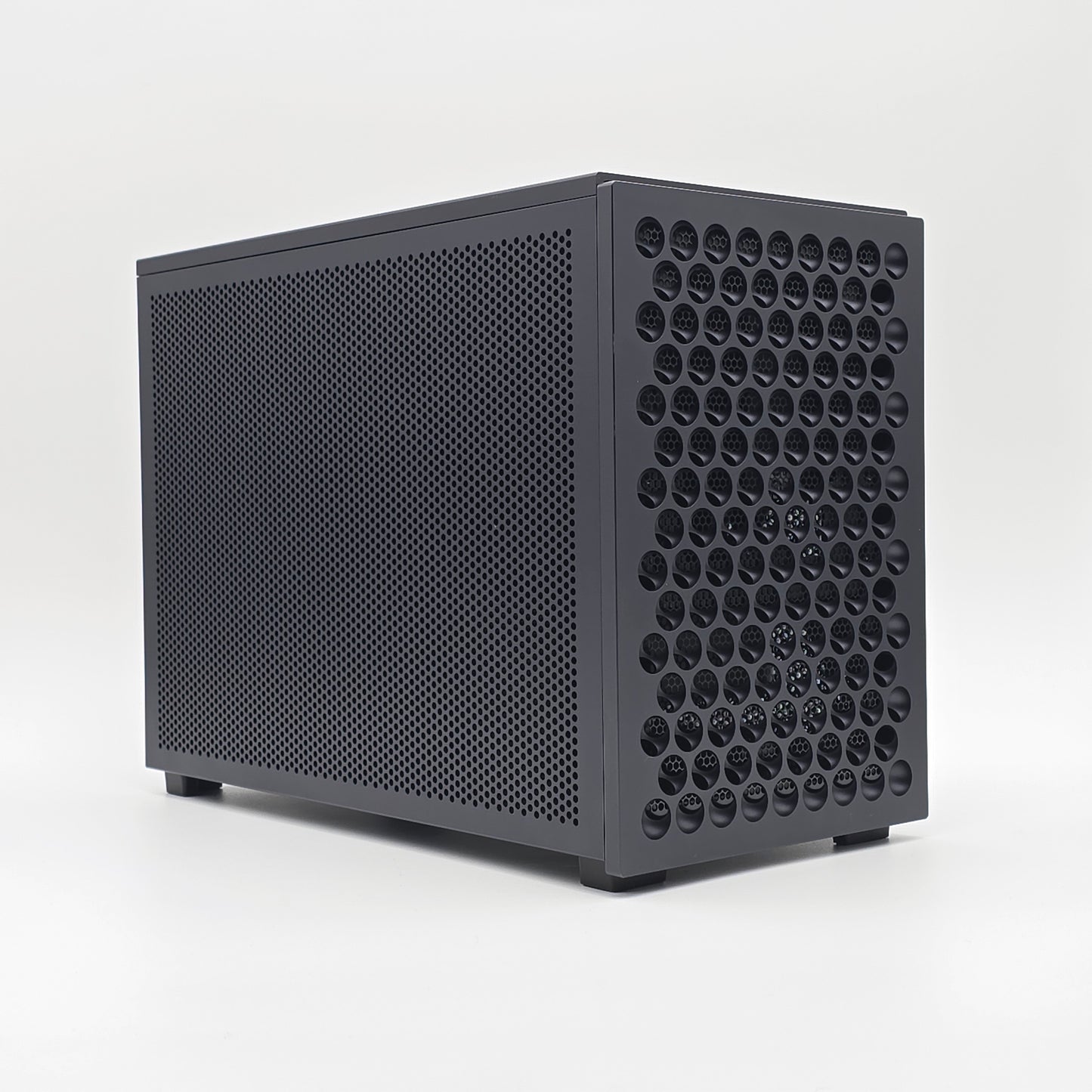 RTX 5090, Ryzen 7 9800X3D,  4TB NVMe, 32GB DDR5, Custom Mini-ITX McPrue Apollo Gaming PC