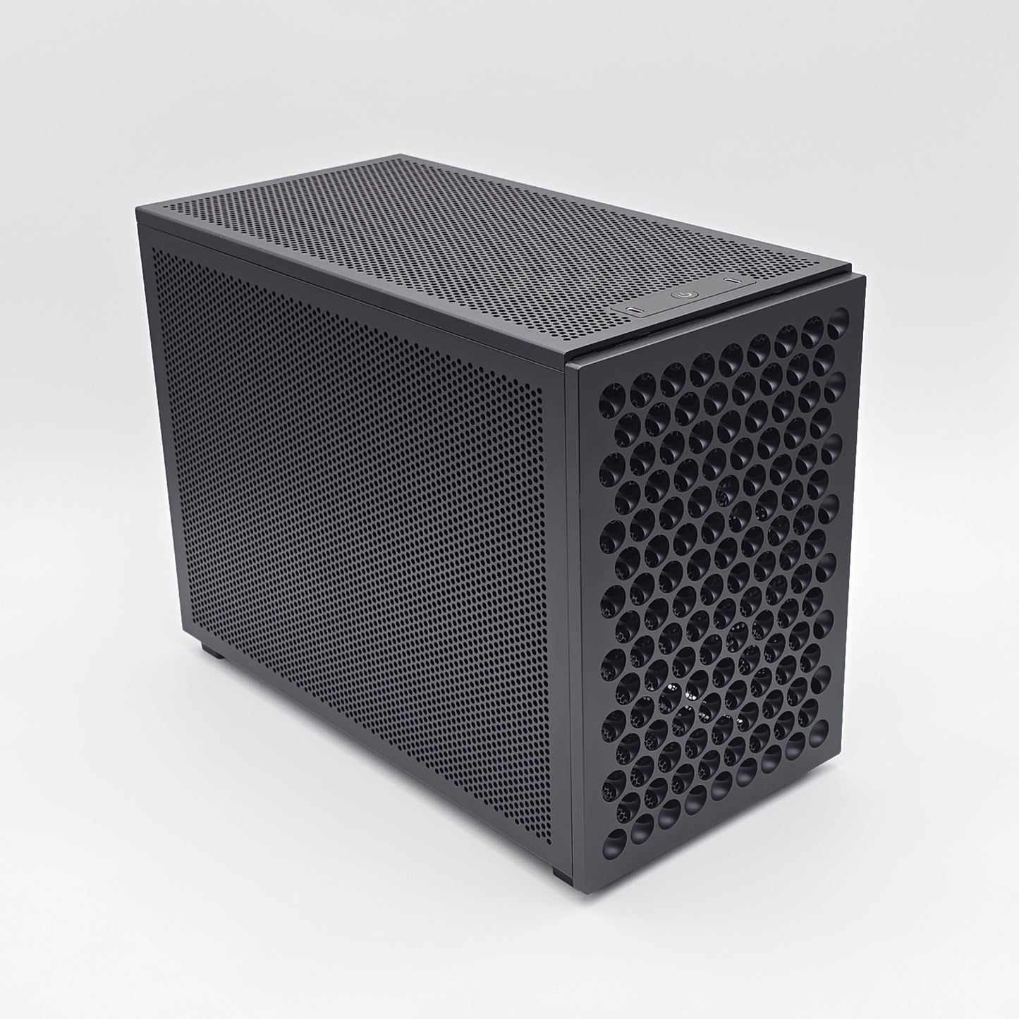 RTX 5090, Ryzen 7 9800X3D,  4TB NVMe, 32GB DDR5, Custom Mini-ITX McPrue Apollo Gaming PC