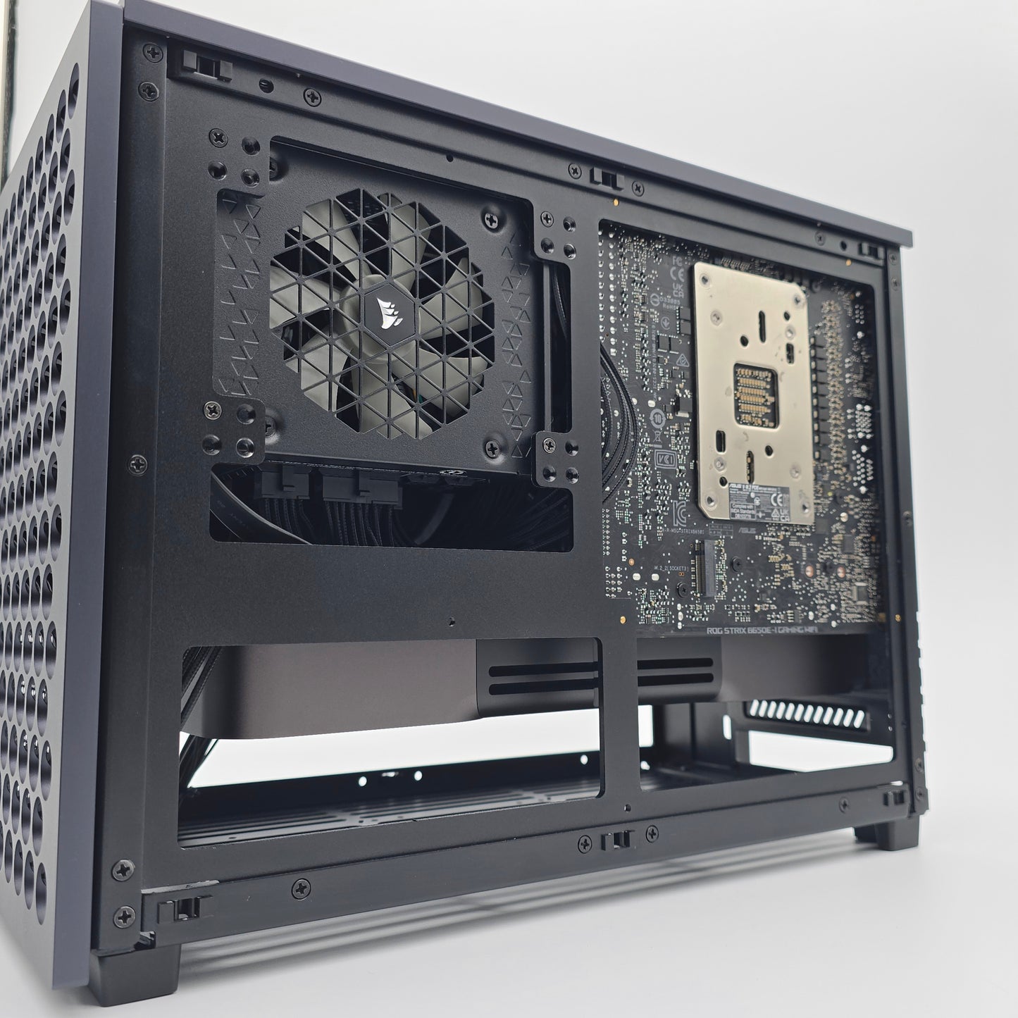 RTX 5090, Ryzen 7 9800X3D,  4TB NVMe, 32GB DDR5, Custom Mini-ITX McPrue Apollo Gaming PC