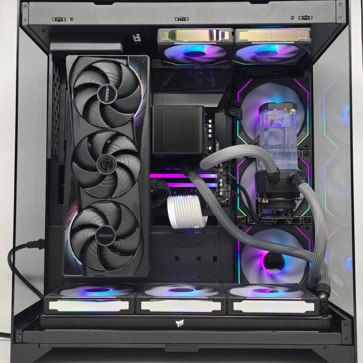 NVIDIA RTX 5090, Ryzen 7 9800X3D, 48GB 7200MHz DDR5, Custom Liquid Coo ...