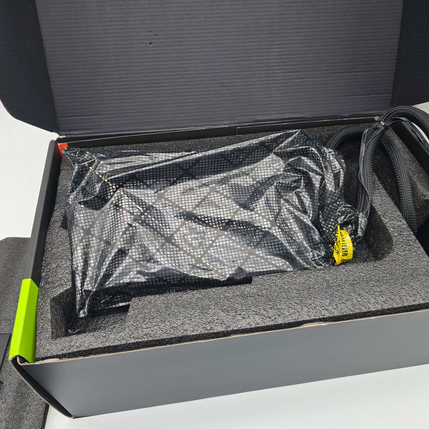 RTX 5090 Gigabyte Aorus Xtreme Waterforce 32GB AIO Liquid Cooled, NVIDIA Gaming Graphics Card GPU