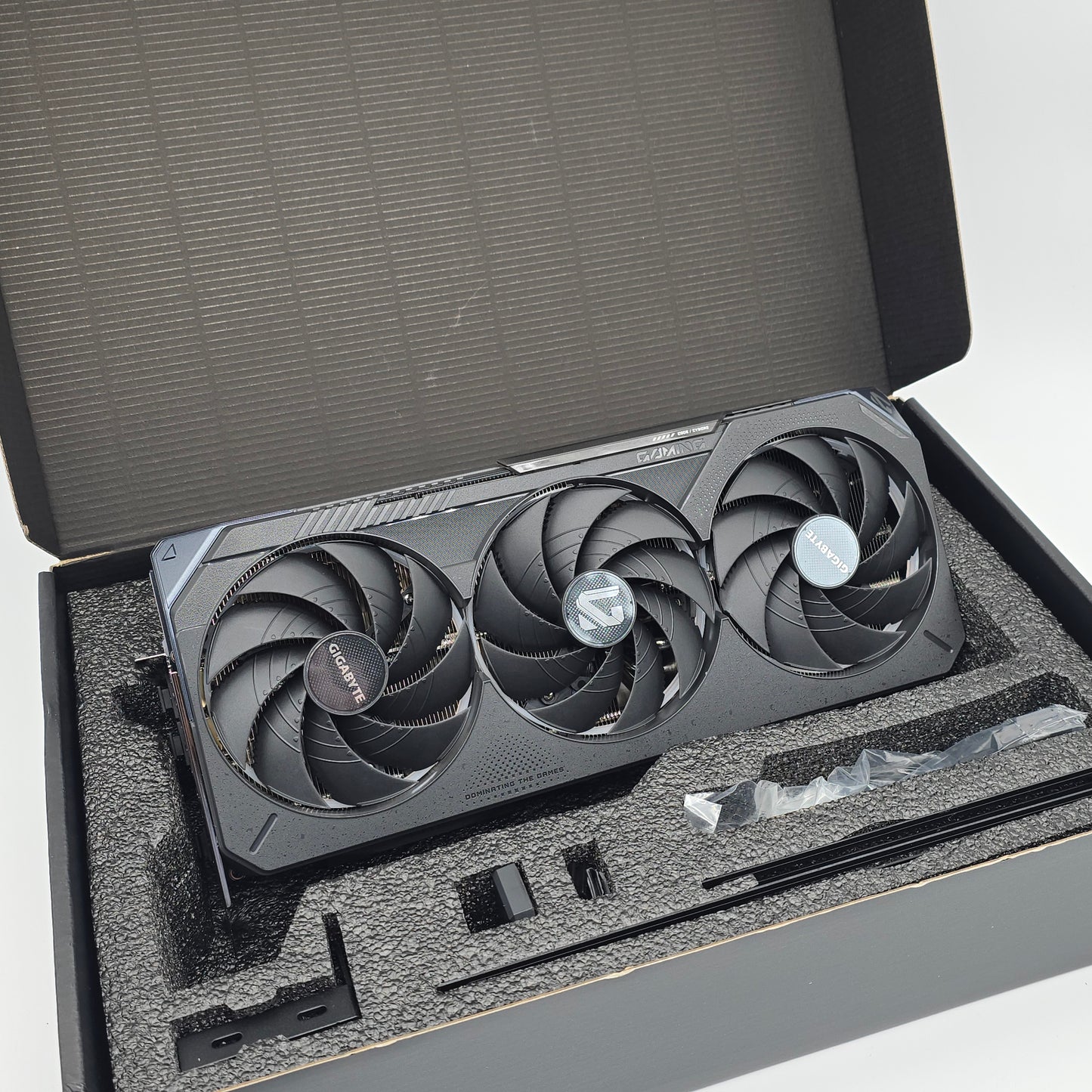 RTX 5090 Gigabyte Gaming OC 32GB, NVIDIA Gaming Graphics Card GPU