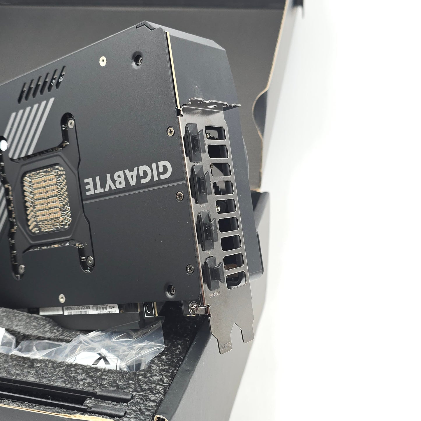 RTX 5090 Gigabyte Windforce OC 32GB, NVIDIA Gaming Graphics Card GPU