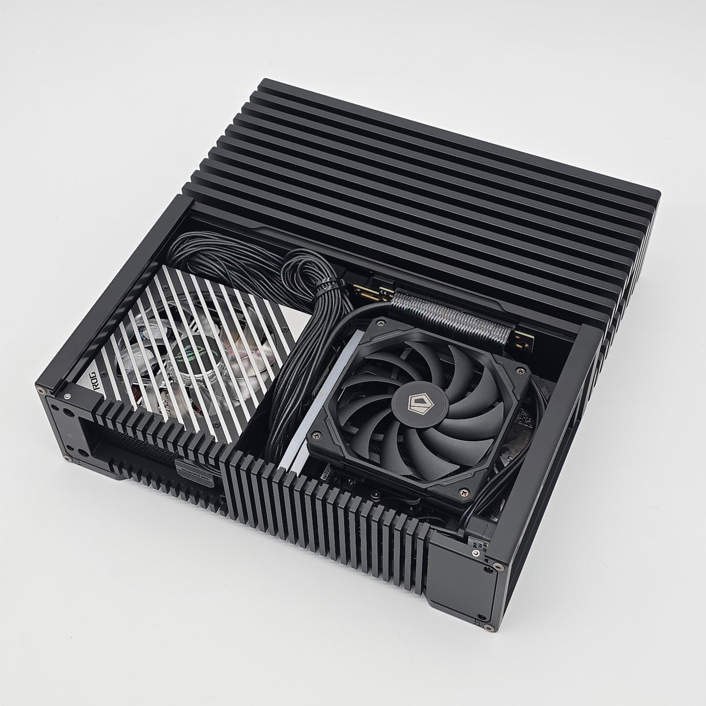 RTX 5090, Ryzen 7 9850X3D, 64GB DDR5, 2TB NVMe, XIKII FF10 Custom ITX Gaming PC