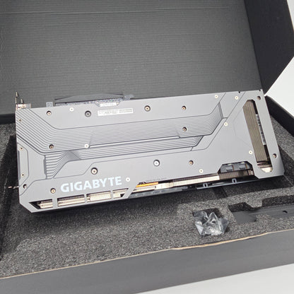 RX 7900 XTX Gigabyte Gaming OC 24GB, AMD Radeon Gaming Graphics Card GPU