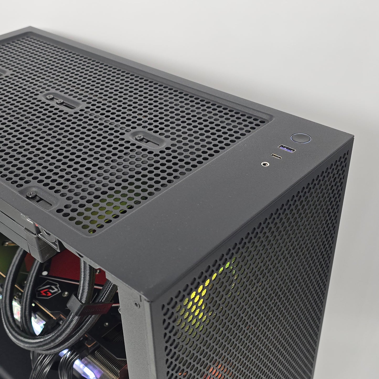 RX 7900 XTX, Ryzen 7 7800X3D, 32GB DDR5, 2TB NVMe, Custom Liquid Cooled Gaming PC