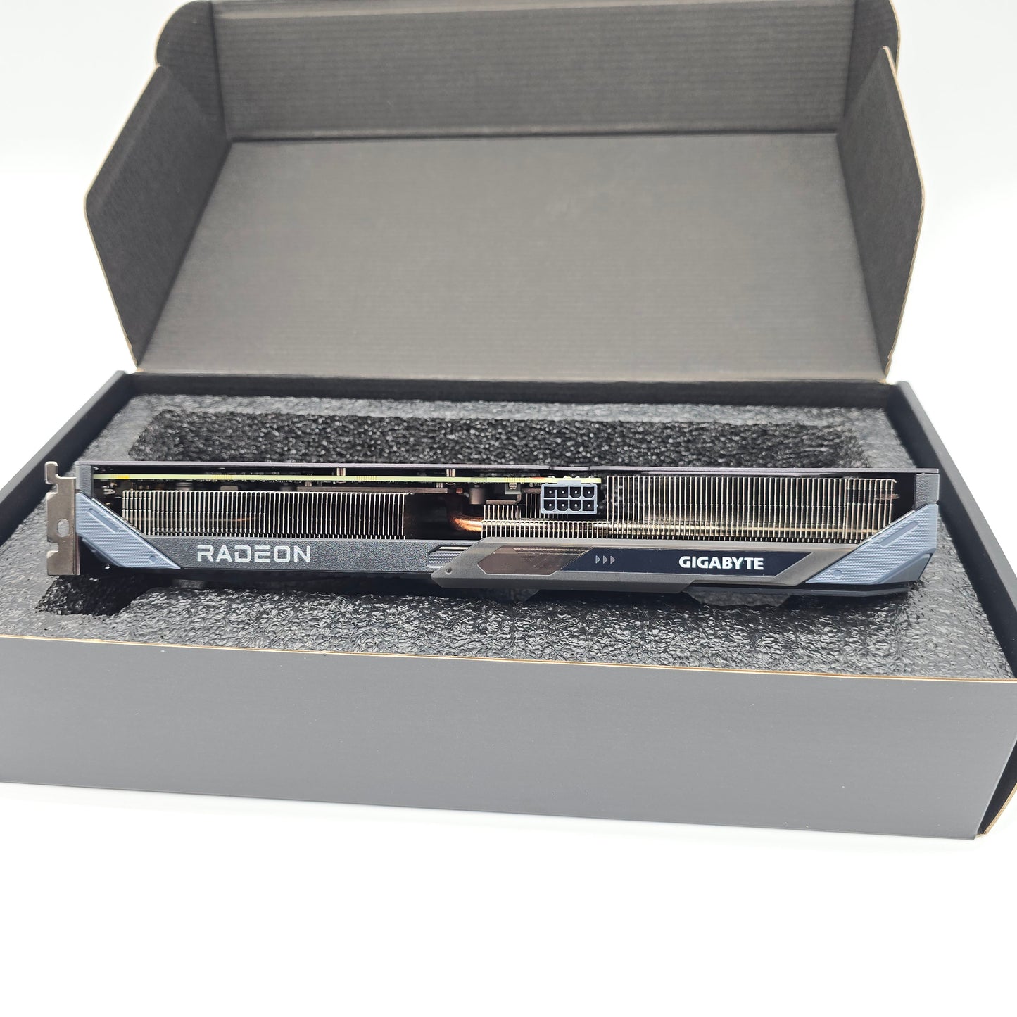 RX 9060 XT Gigabyte Gaming OC 16GB, AMD Radeon Gaming Graphics Card GPU