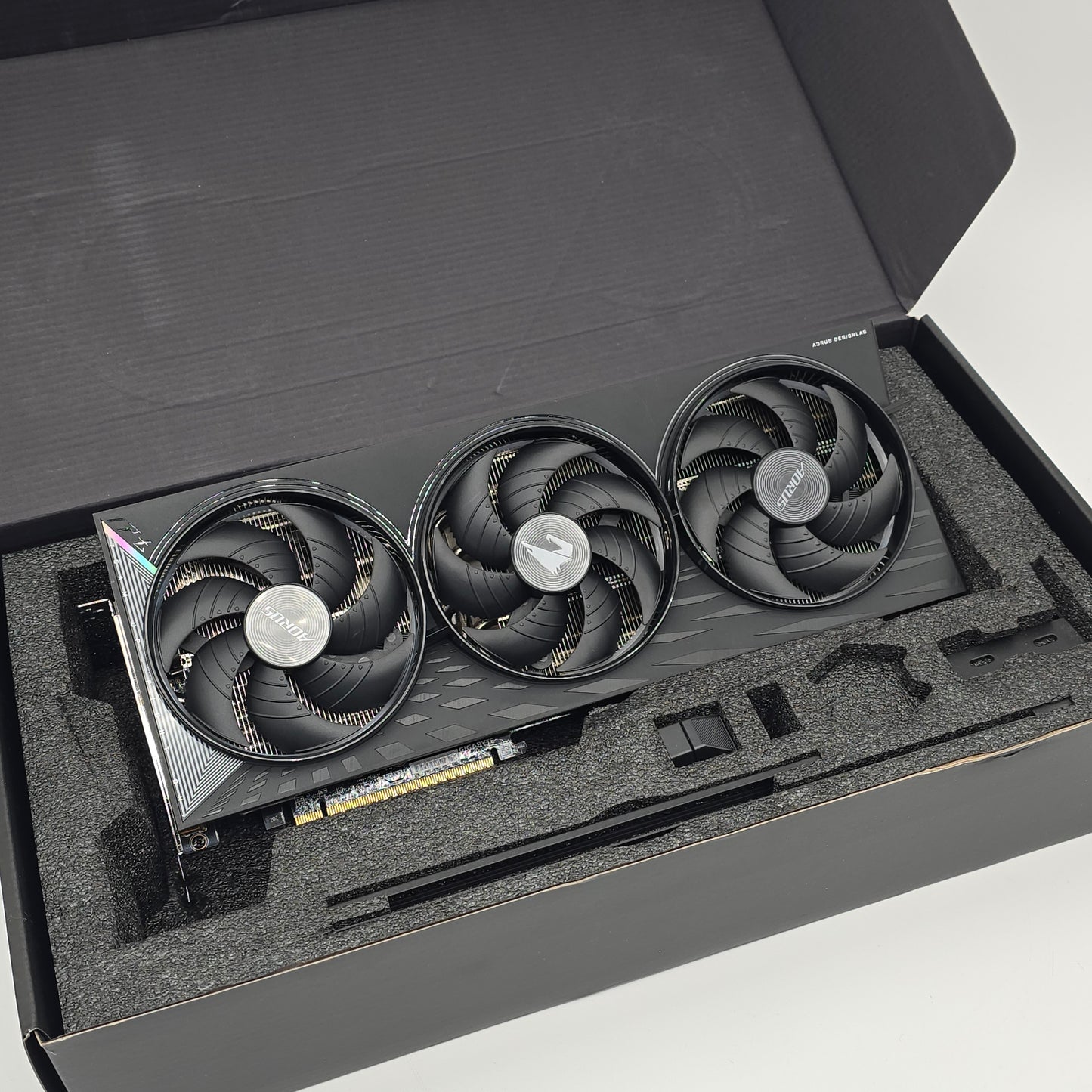 RX 9070 XT Gigabyte Aorus Elite 16GB, AMD Radeon Gaming Graphics Card GPU, 9070XT