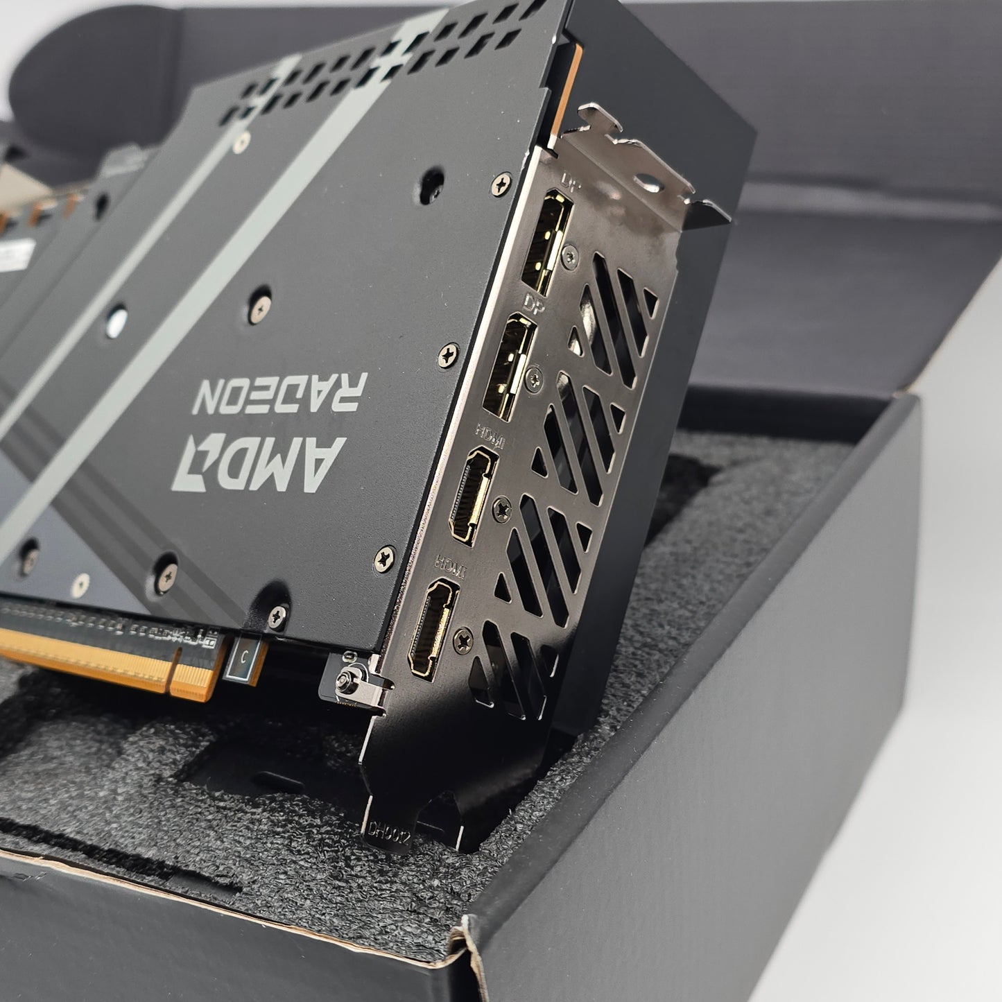 RX 9070 XT Gigabyte Aorus Elite 16GB, AMD Radeon Gaming Graphics Card GPU, 9070XT