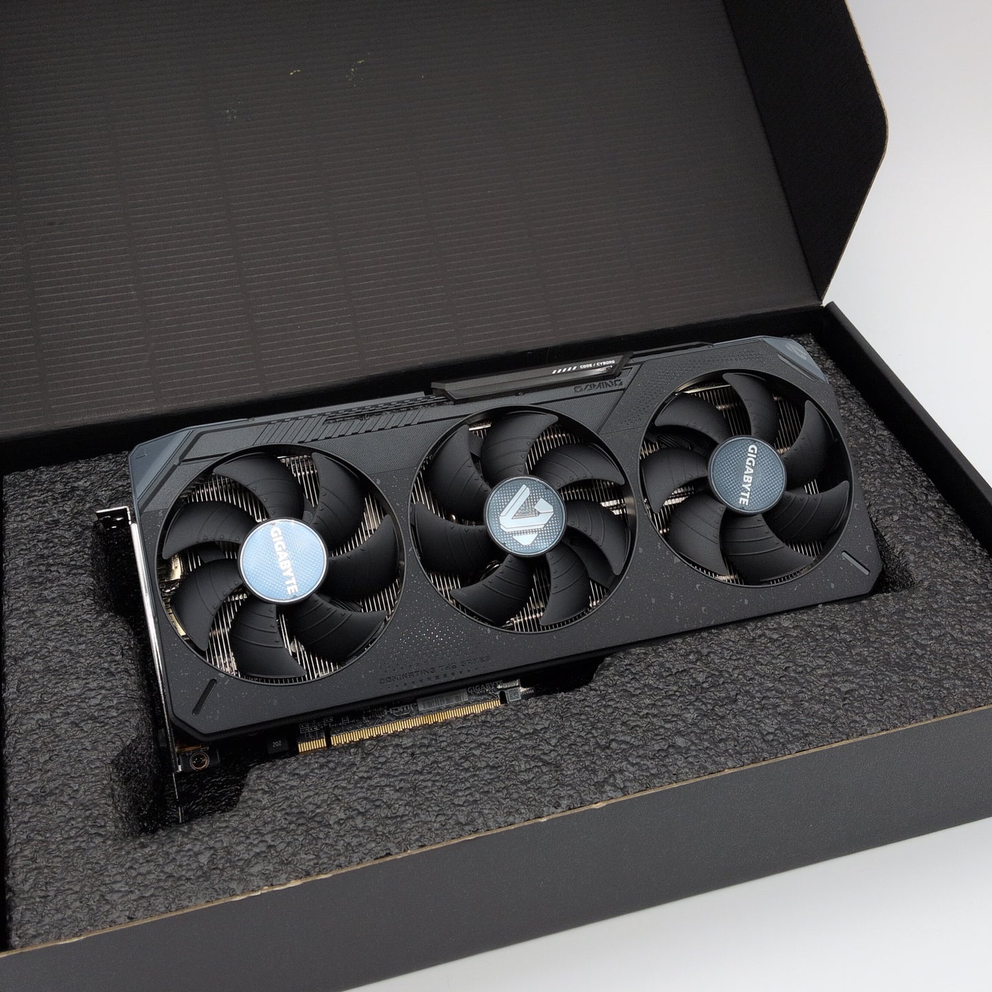 RX 9070 XT Gigabyte Gaming OC 16GB, AMD Radeon Gaming Graphics Card GPU