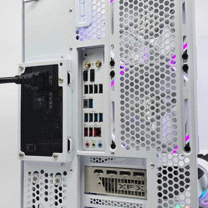 RX 9070 XT, Ryzen 7 7800X3D, 64GB DDR5, Custom Liquid Cooled White Gaming PC