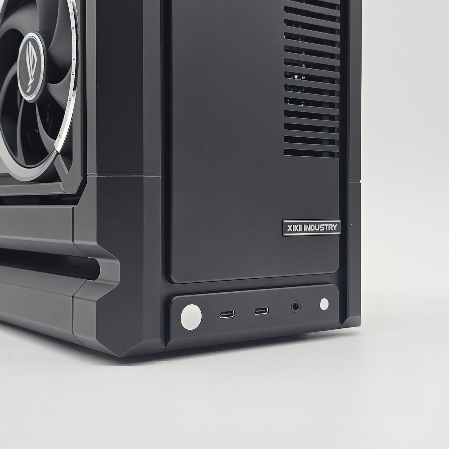 Xikii FF07 Gaming PC, RTX 5080 Astral, Ryzen 9800X3D, 64GB DDR5, 2TB NVMe